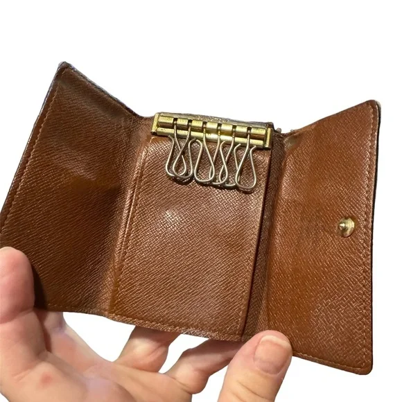 Louis Vuitton Leather Monogram 6 Key Holder- Vintage - Picture 4 of 7